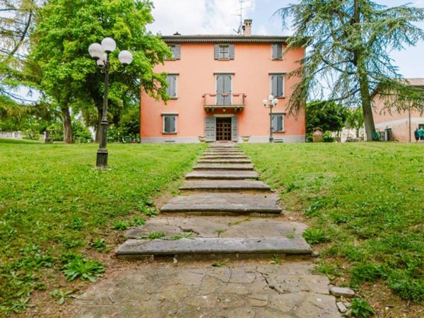 casa indipendente in vendita a Reggio nell'Emilia