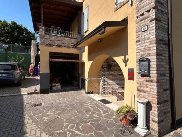 casa indipendente in vendita a Reggio nell'Emilia
