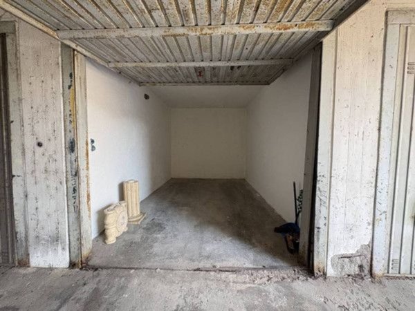 negozio in vendita a Reggio nell'Emilia in zona Città Storica