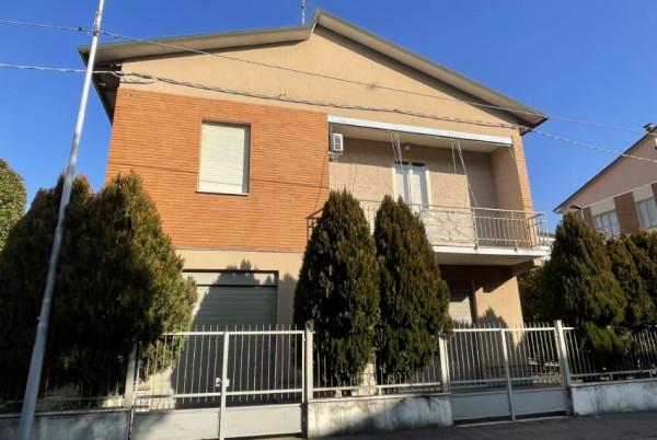 casa indipendente in vendita a Reggio nell'Emilia in zona Rosta Nuova