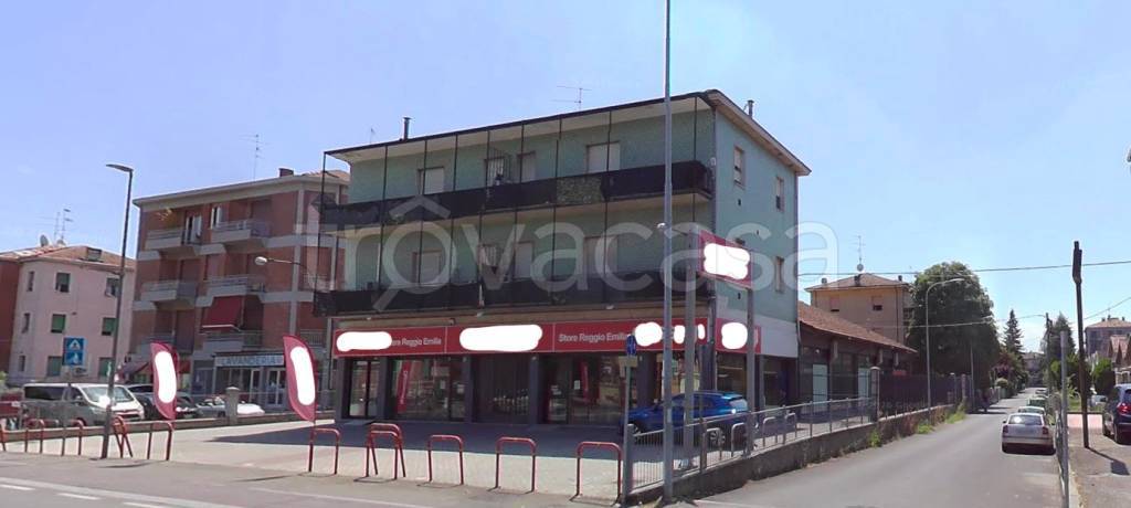 negozio in vendita a Reggio nell'Emilia in zona Carrozzone