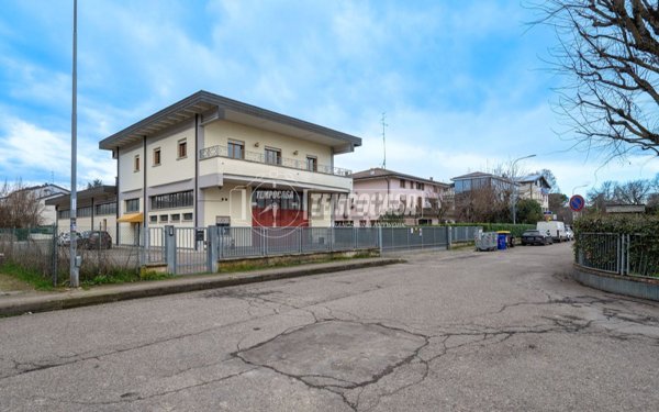 capannone in vendita a Reggio nell'Emilia in zona Baragalla