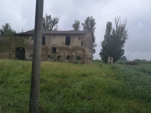 casale in vendita a Reggio nell'Emilia