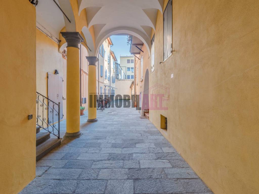 appartamento in vendita a Reggio nell'Emilia in zona Città Storica