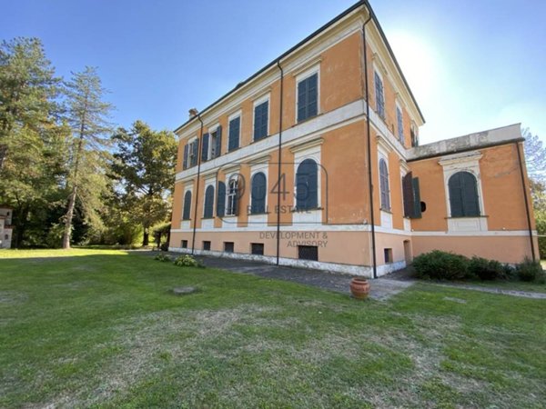 villa in vendita a Reggio nell'Emilia in zona Città Storica