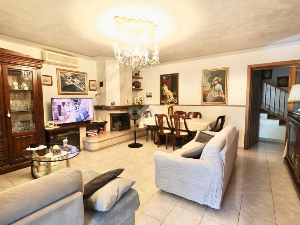 appartamento in vendita a Reggio nell'Emilia in zona Massenziatico