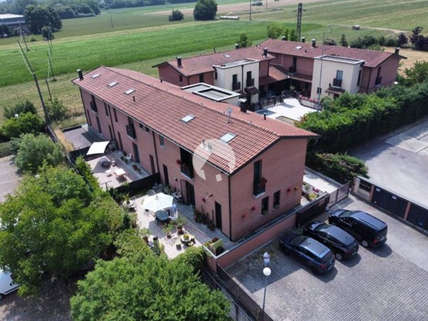 casa indipendente in vendita a Reggio nell'Emilia