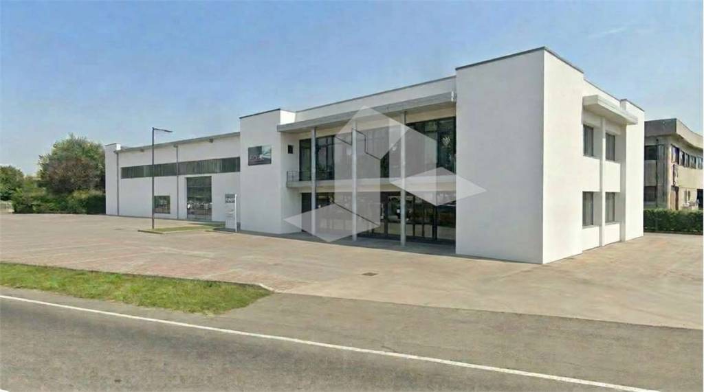 negozio in vendita a Reggio nell'Emilia in zona Roncocesi
