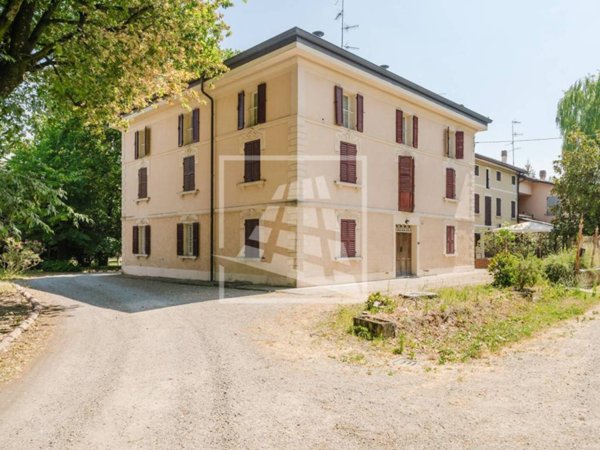 casa indipendente in vendita a Reggio nell'Emilia in zona San Bartolomeo