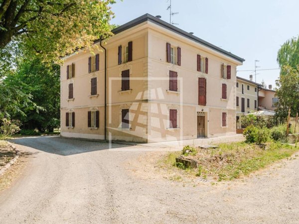 casa indipendente in vendita a Reggio nell'Emilia in zona San Bartolomeo