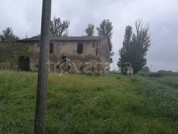 casa indipendente in vendita a Reggio nell'Emilia