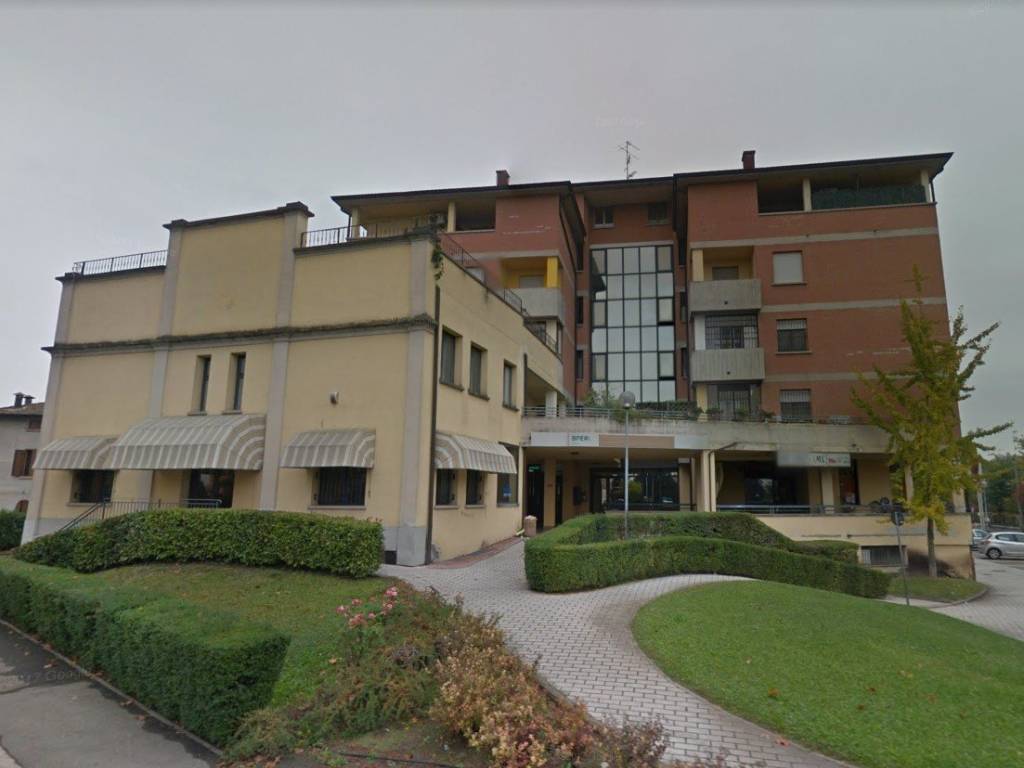 negozio in vendita a Reggio nell'Emilia in zona Sesso