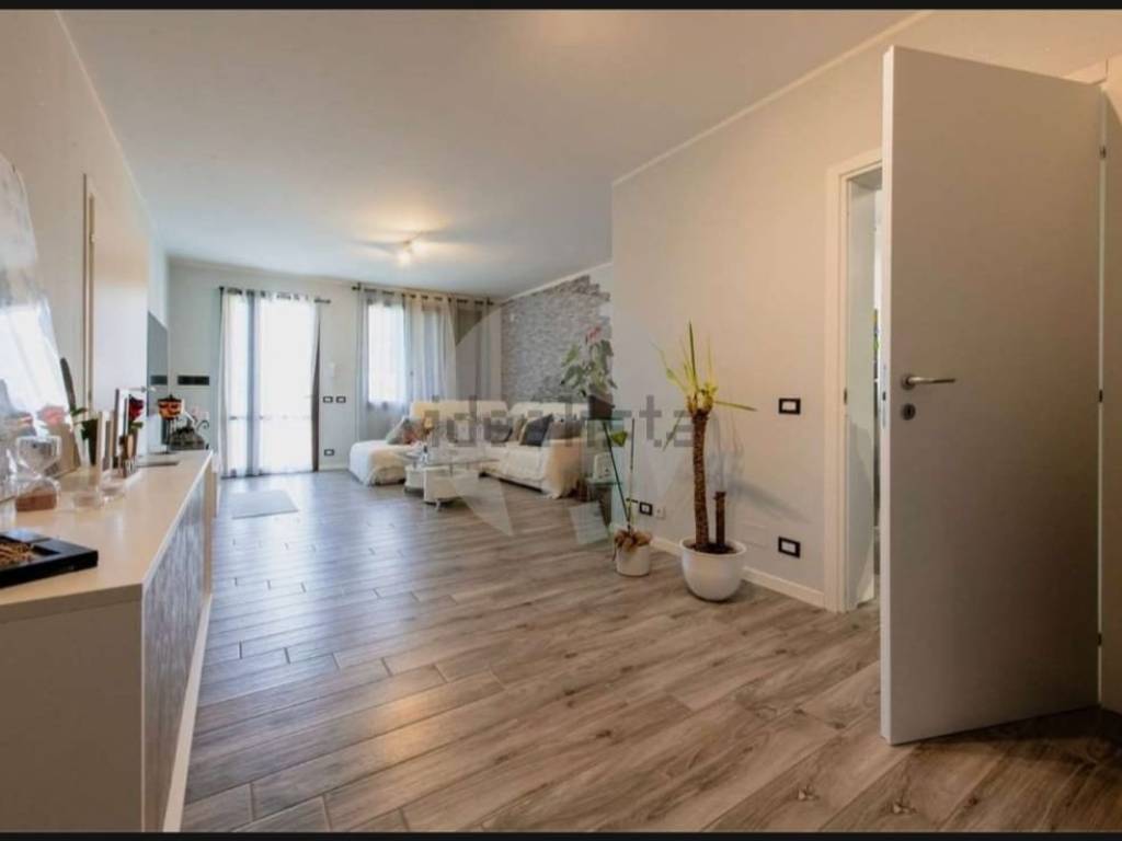 casa indipendente in vendita a Reggio nell'Emilia in zona Cella