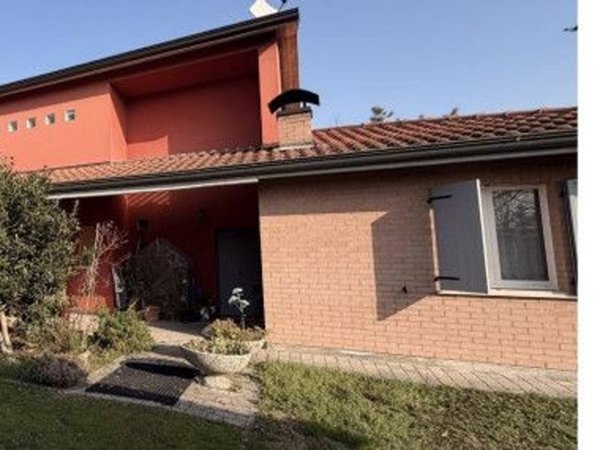 casa indipendente in vendita a Reggio nell'Emilia in zona Pieve Modolena