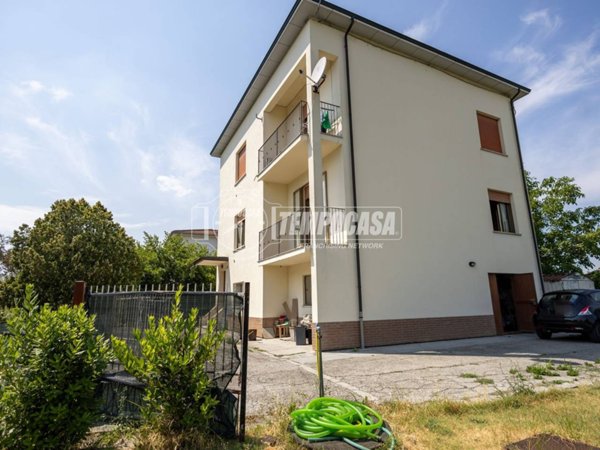 casa indipendente in vendita a Reggio nell'Emilia in zona Rivalta