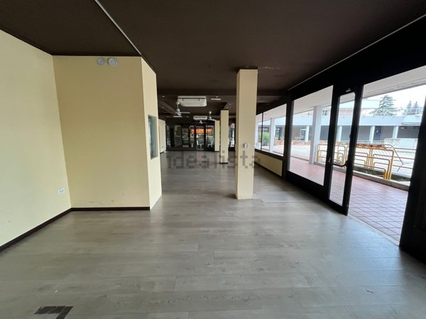 negozio in vendita a Reggio nell'Emilia in zona Pappagnocca