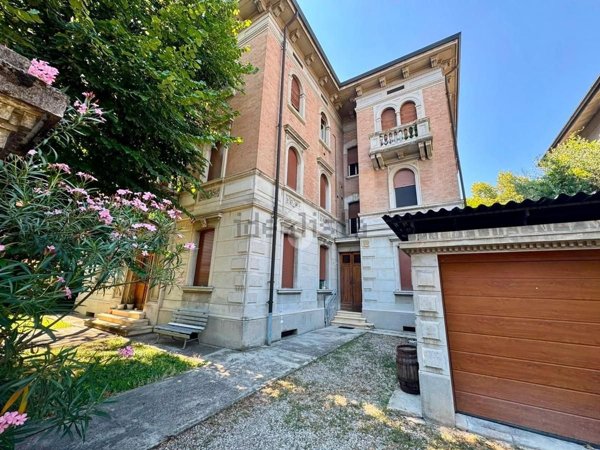 appartamento in vendita a Reggio nell'Emilia in zona Città Storica