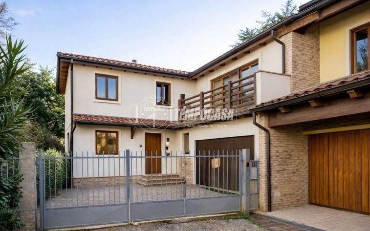 casa indipendente in vendita a Reggio nell'Emilia