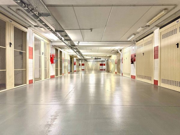 locale di sgombero in vendita a Reggio nell'Emilia in zona Città Storica