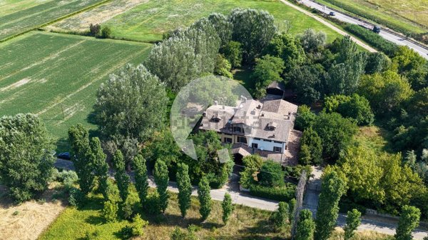 casa indipendente in vendita a Reggio nell'Emilia