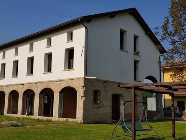 casa indipendente in vendita a Reggio nell'Emilia in zona Coviolo