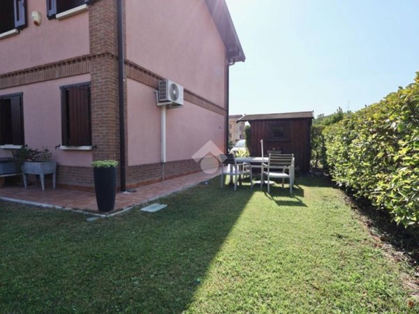 appartamento in vendita a Reggio nell'Emilia in zona Massenziatico