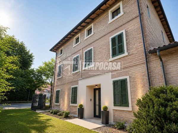 casa indipendente in vendita a Reggio nell'Emilia in zona Roncadella