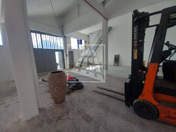 ufficio in vendita a Reggio nell'Emilia in zona Città Storica
