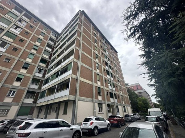 ufficio in vendita a Reggio nell'Emilia in zona Ospizio