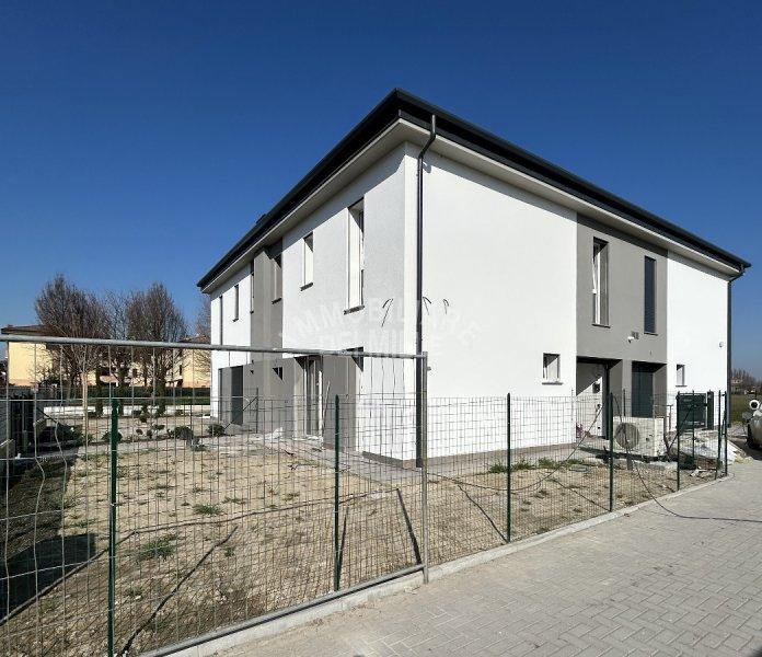 villa in vendita a Reggio nell'Emilia in zona Città Storica