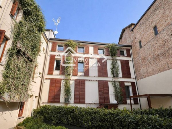 appartamento in vendita a Reggio nell'Emilia in zona Città Storica