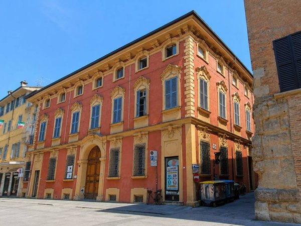 appartamento in vendita a Reggio nell'Emilia in zona Città Storica