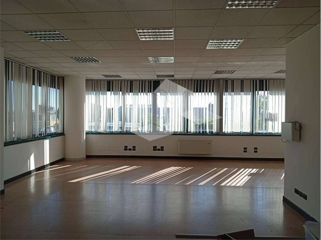 ufficio in vendita a Reggio nell'Emilia in zona Meccaniche Reggiane