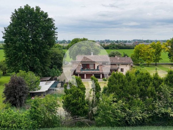 casa indipendente in vendita a Reggio nell'Emilia
