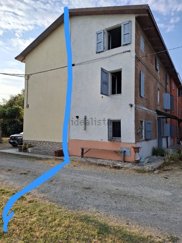 esavano in vendita a Reggio nell'Emilia