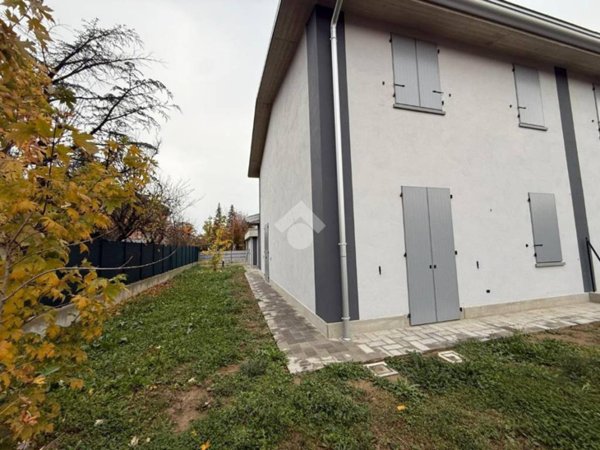 casa indipendente in vendita a Reggio nell'Emilia