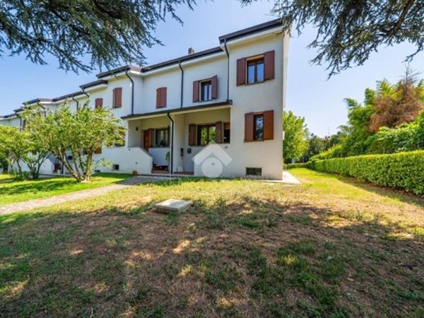 casa indipendente in vendita a Reggio nell'Emilia in zona Codemondo
