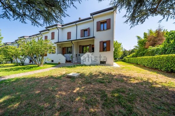 casa indipendente in vendita a Reggio nell'Emilia in zona Codemondo