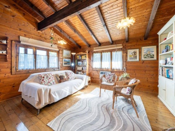 casa indipendente in vendita a Reggio nell'Emilia in zona Massenziatico