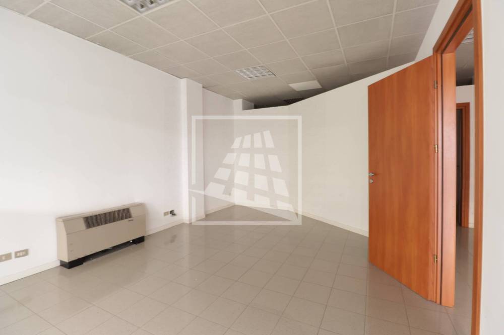 locale commerciale in vendita a Reggio nell'Emilia