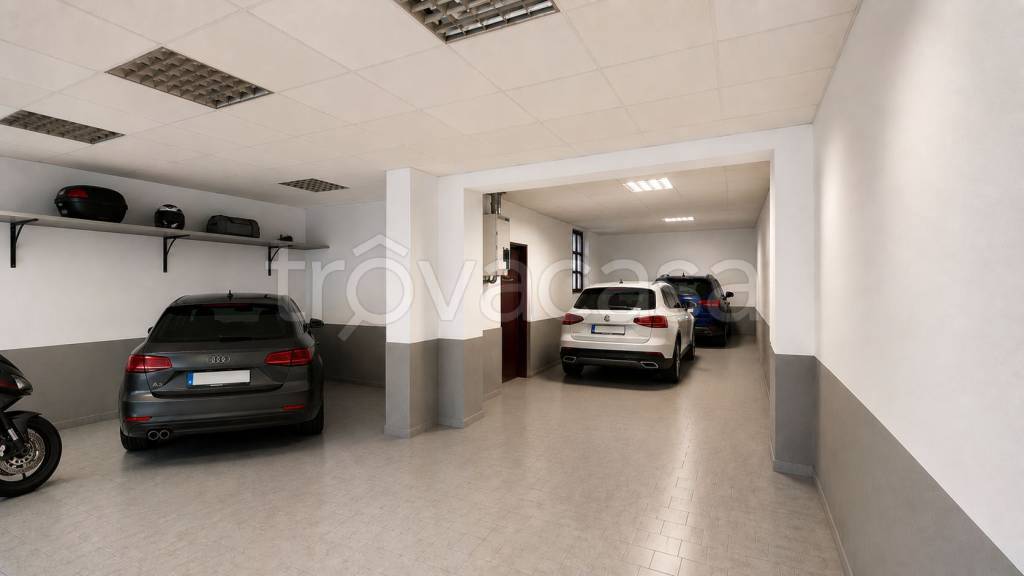 locale commerciale in vendita a Reggio nell'Emilia in zona Città Storica