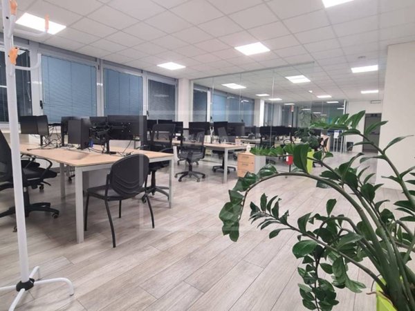 ufficio in vendita a Reggio nell'Emilia in zona Tribunale