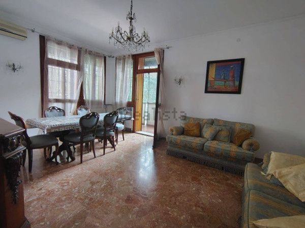 appartamento in vendita a Reggio nell'Emilia in zona Città Storica