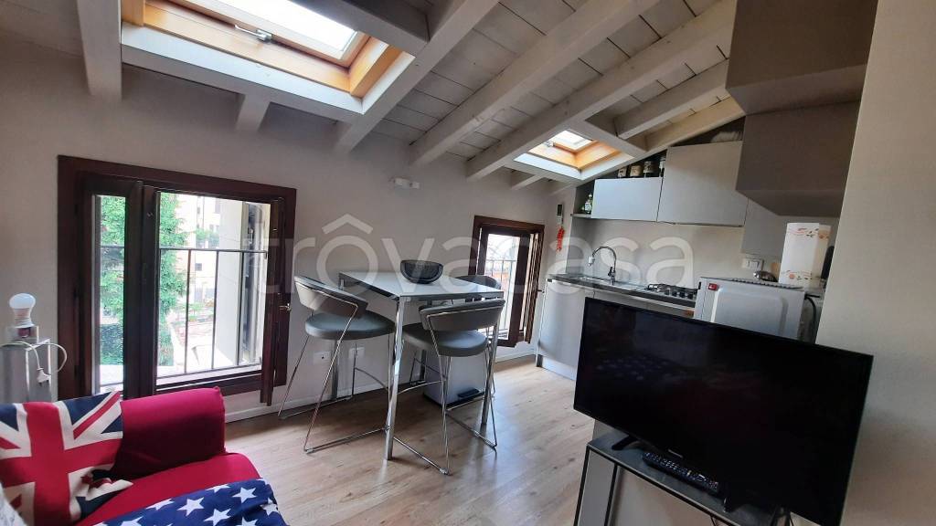 appartamento in vendita a Reggio nell'Emilia in zona Città Storica
