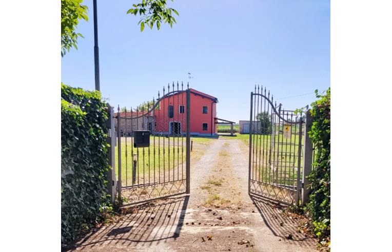 casa indipendente in vendita a Reggio nell'Emilia in zona Cella