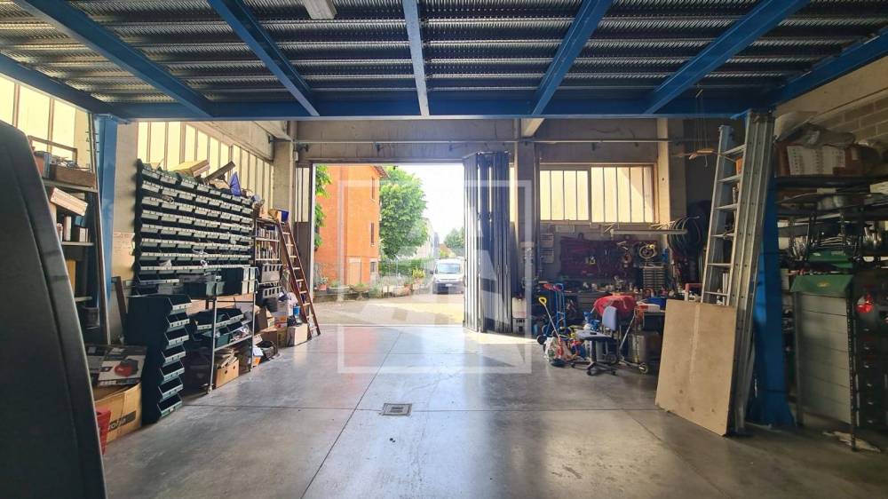 ufficio in vendita a Reggio nell'Emilia in zona Buco del Signore