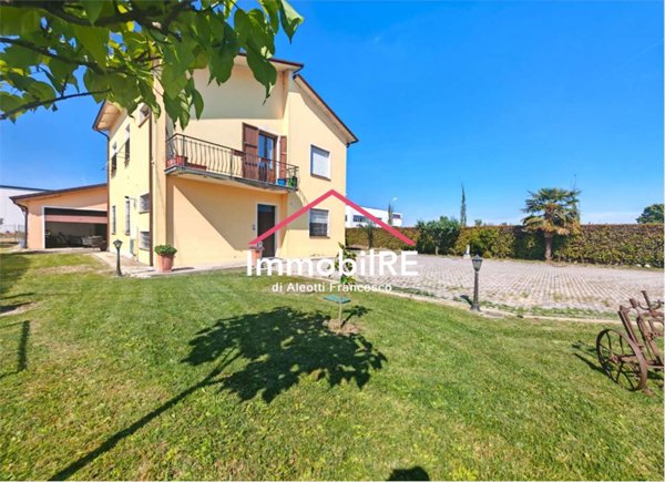 casa indipendente in vendita a Reggio nell'Emilia in zona Mancasale