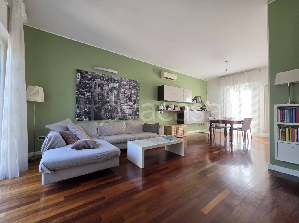 casa indipendente in vendita a Reggio nell'Emilia in zona Baragalla