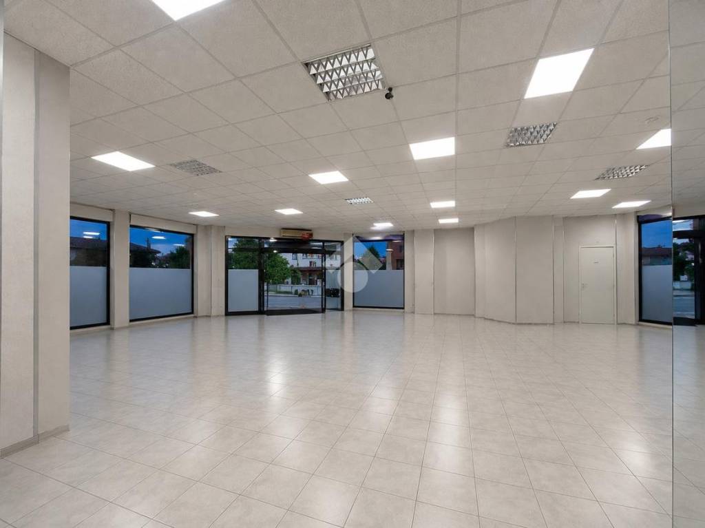 ufficio in vendita a Reggio nell'Emilia in zona Mancasale