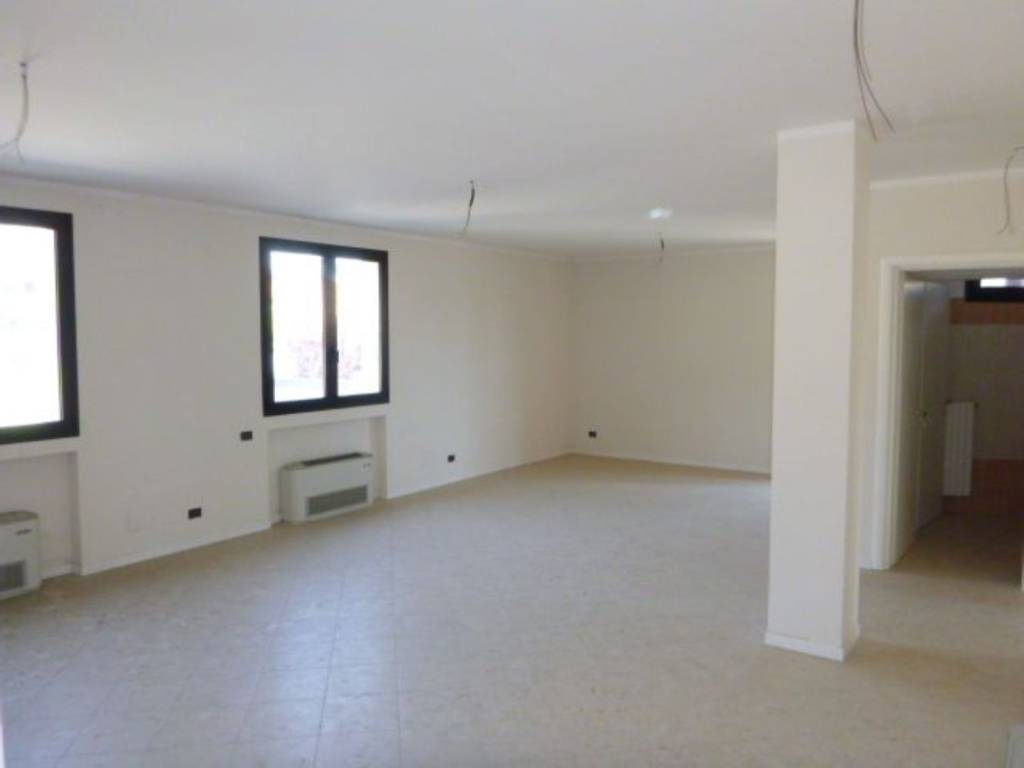 ufficio in vendita a Reggio nell'Emilia in zona Santa Croce